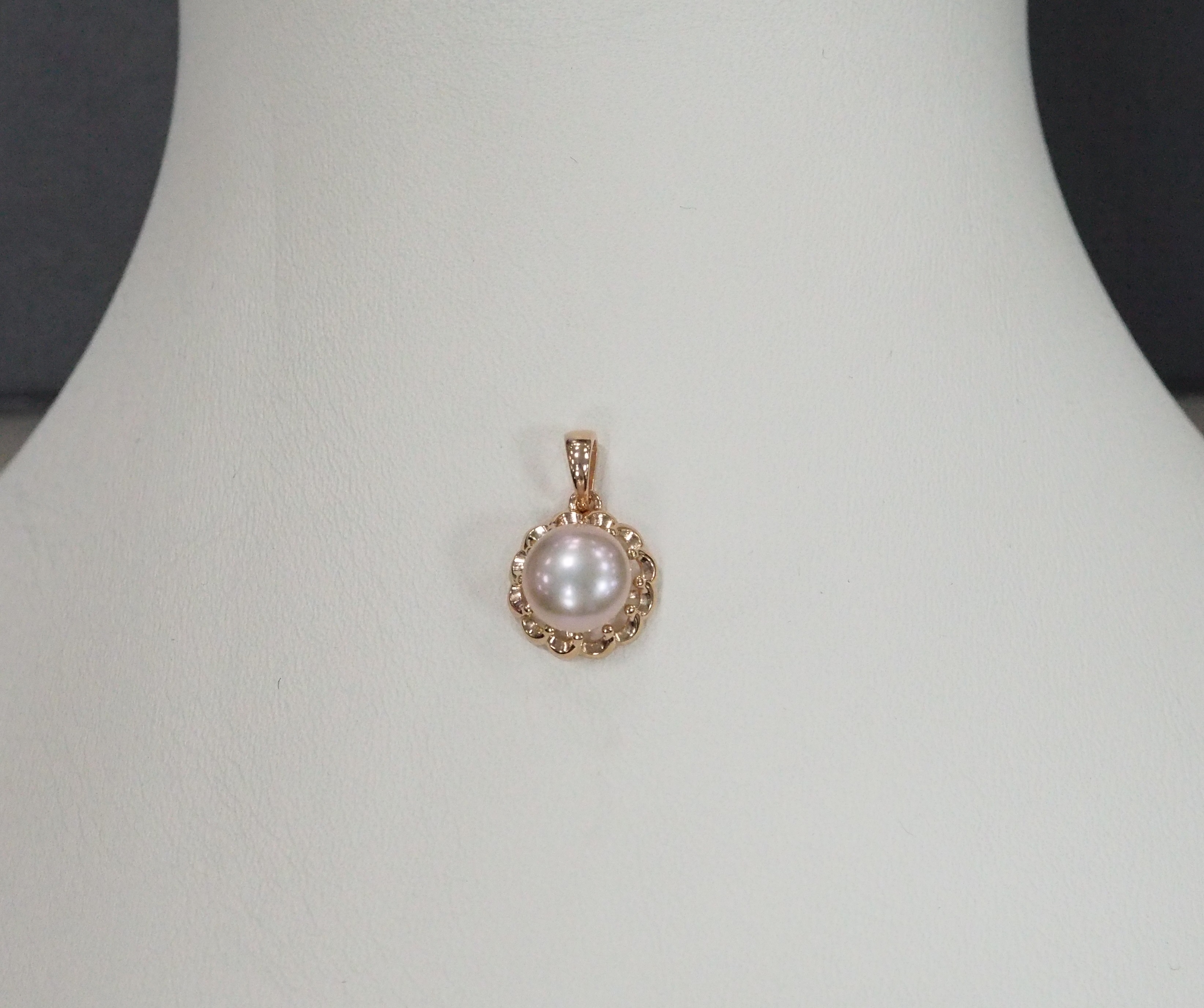 Серебряная подвеска с розовым жемчугом